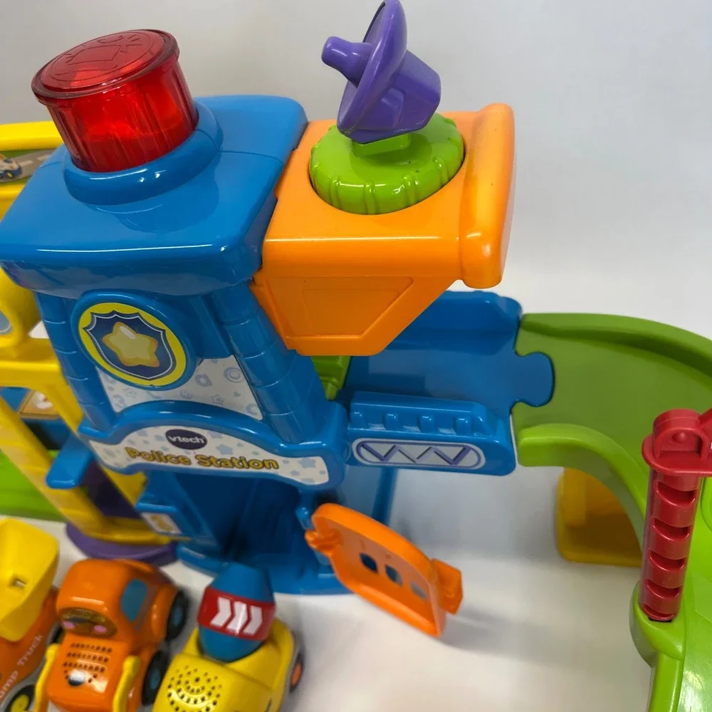 VTech Go Go Smart Wheels Police Station Playset with 6 Vehicles and Tracks
